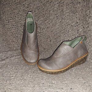 EL NATURALISTA-Style #5131 Myth Yggdrasil-Pleasant Plume Nubuck Booties-Sz 37-NM